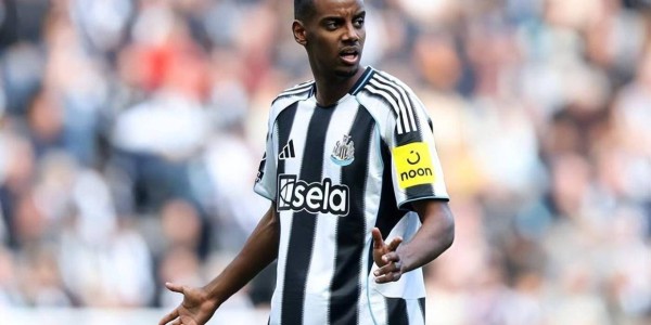 亿元先生“假请假”被识破，纽卡主帅警告无果：利物浦在等待机会