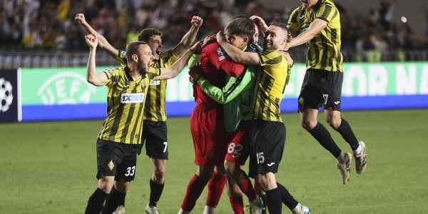 欧冠更近了！从乌鲁木齐到阿拉木图看比赛，飞行时间不到两小时，还免签！ | 记者观察