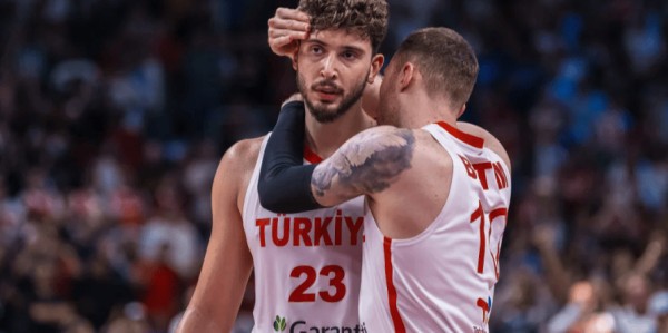 申京本届欧洲杯场均21+10+6 多项数据位居赛事前十